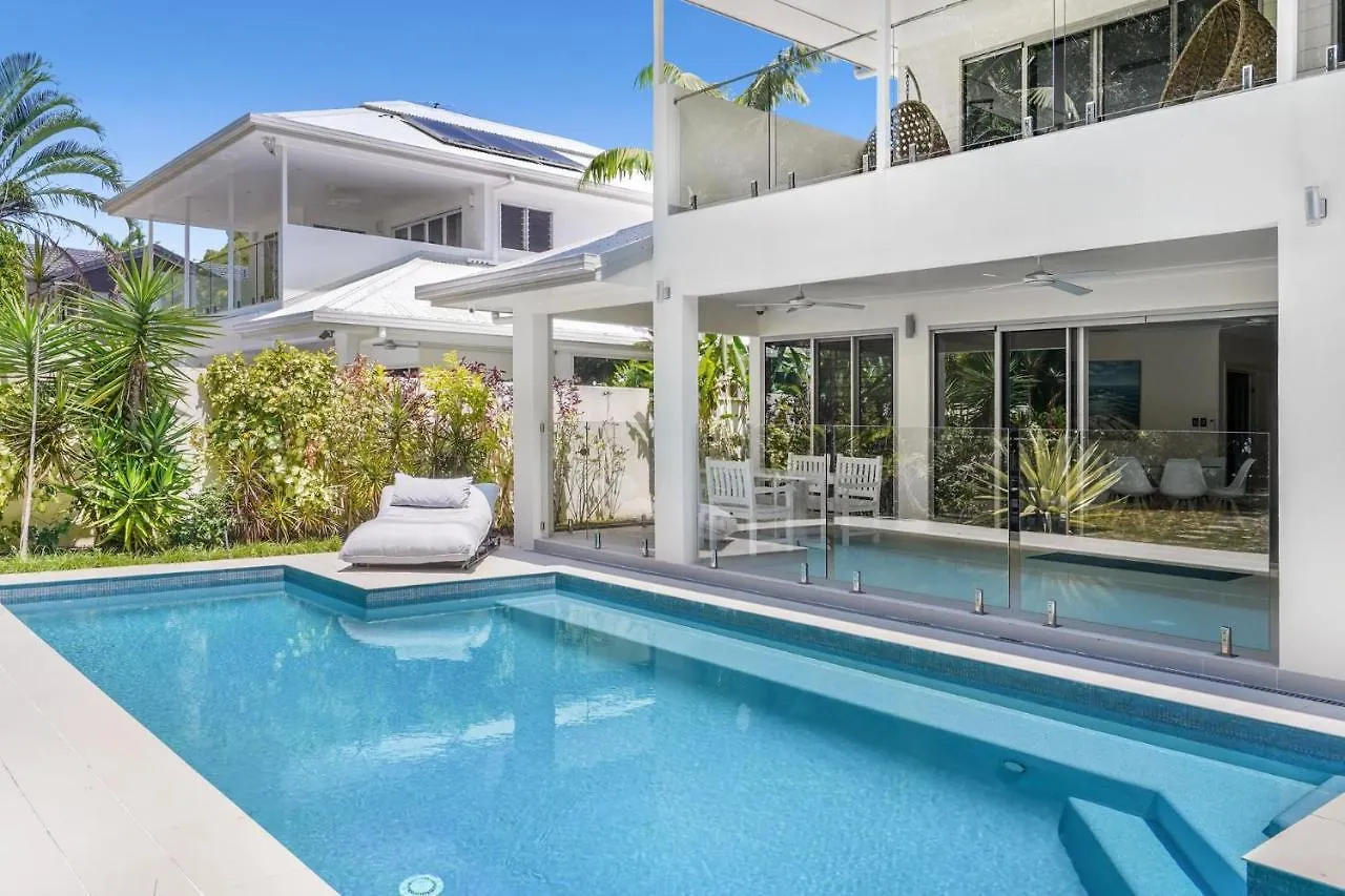 Semesterbostad Belle Escapes Absolute Beachfront Luxury Home Kewarra Beach Cairns