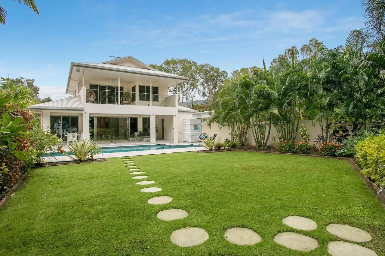 Belle Escapes Absolute Beachfront Luxury Home Kewarra Beach Cairns