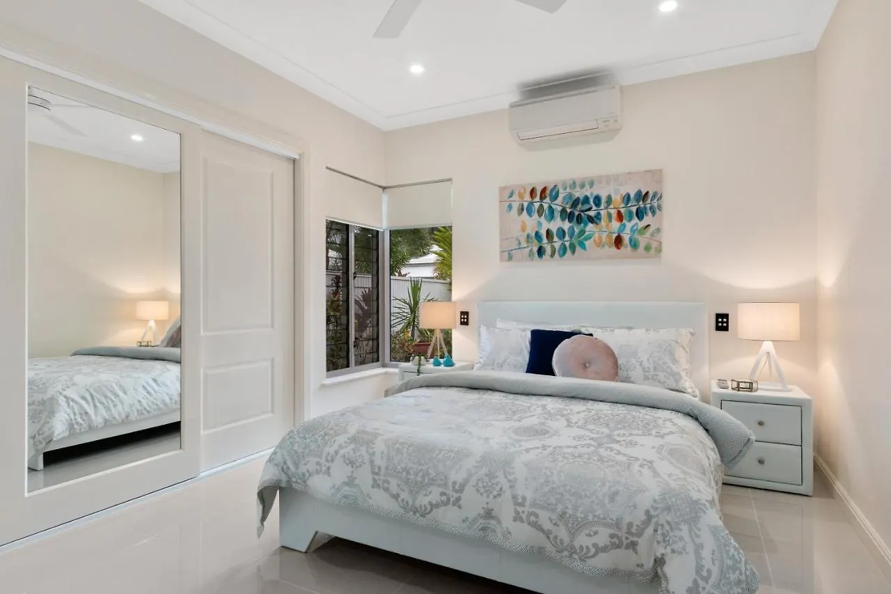 Belle Escapes Absolute Beachfront Luxury Home Kewarra Beach Cairns