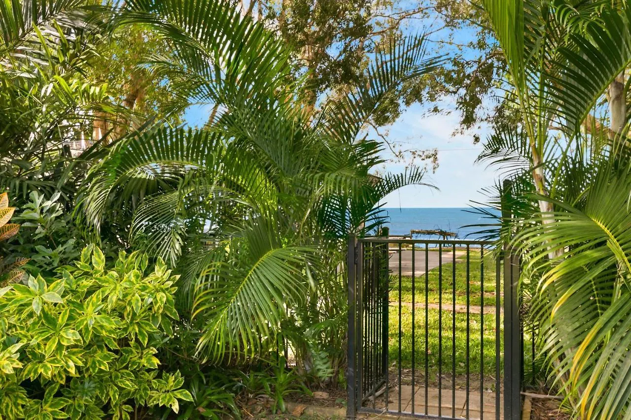 Holiday home Belle Escapes Absolute Beachfront Luxury Home Kewarra Beach Cairns