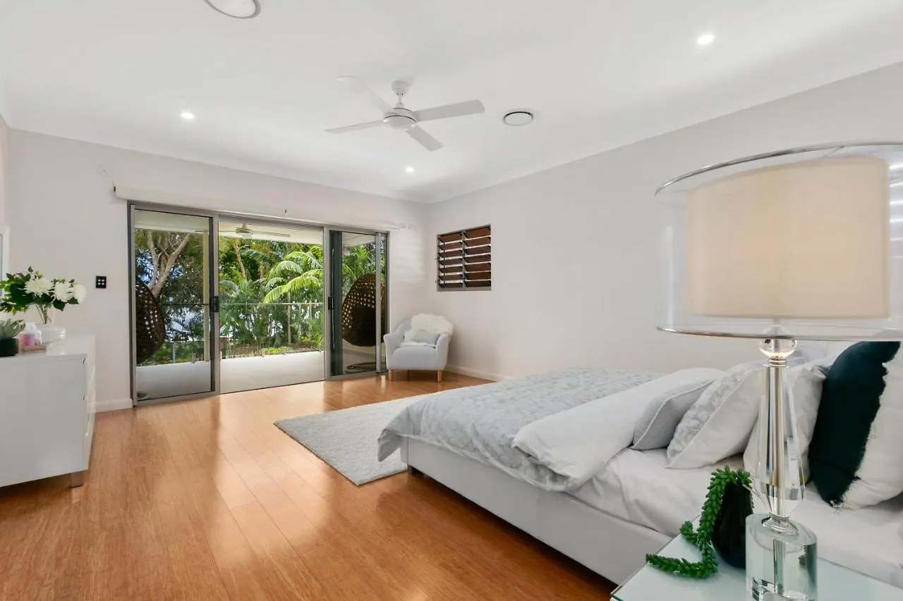 Belle Escapes Absolute Beachfront Luxury Home Kewarra Beach Cairns 0*,