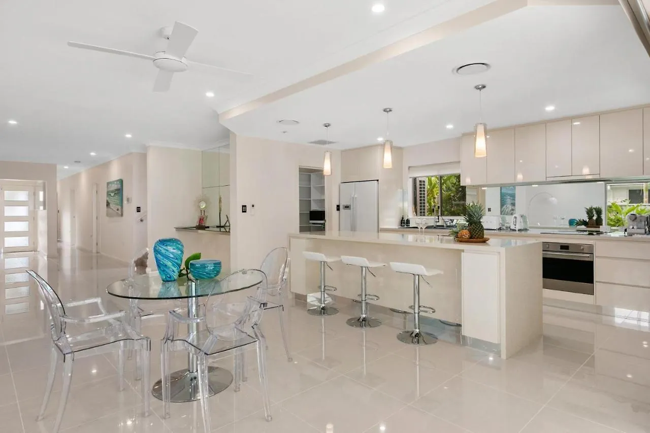 Belle Escapes Absolute Beachfront Luxury Home Kewarra Beach Cairns