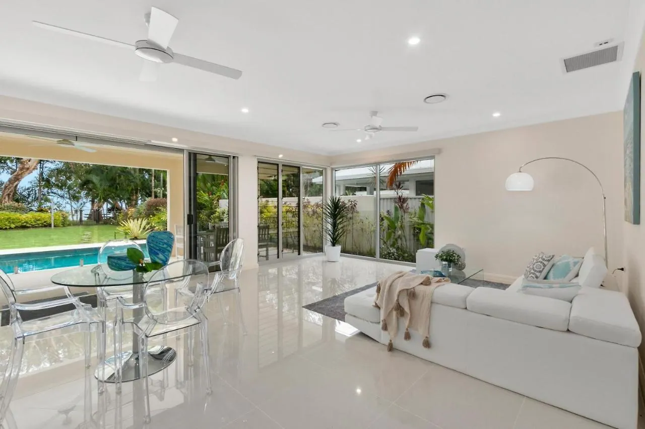 Holiday home Belle Escapes Absolute Beachfront Luxury Home Kewarra Beach Cairns