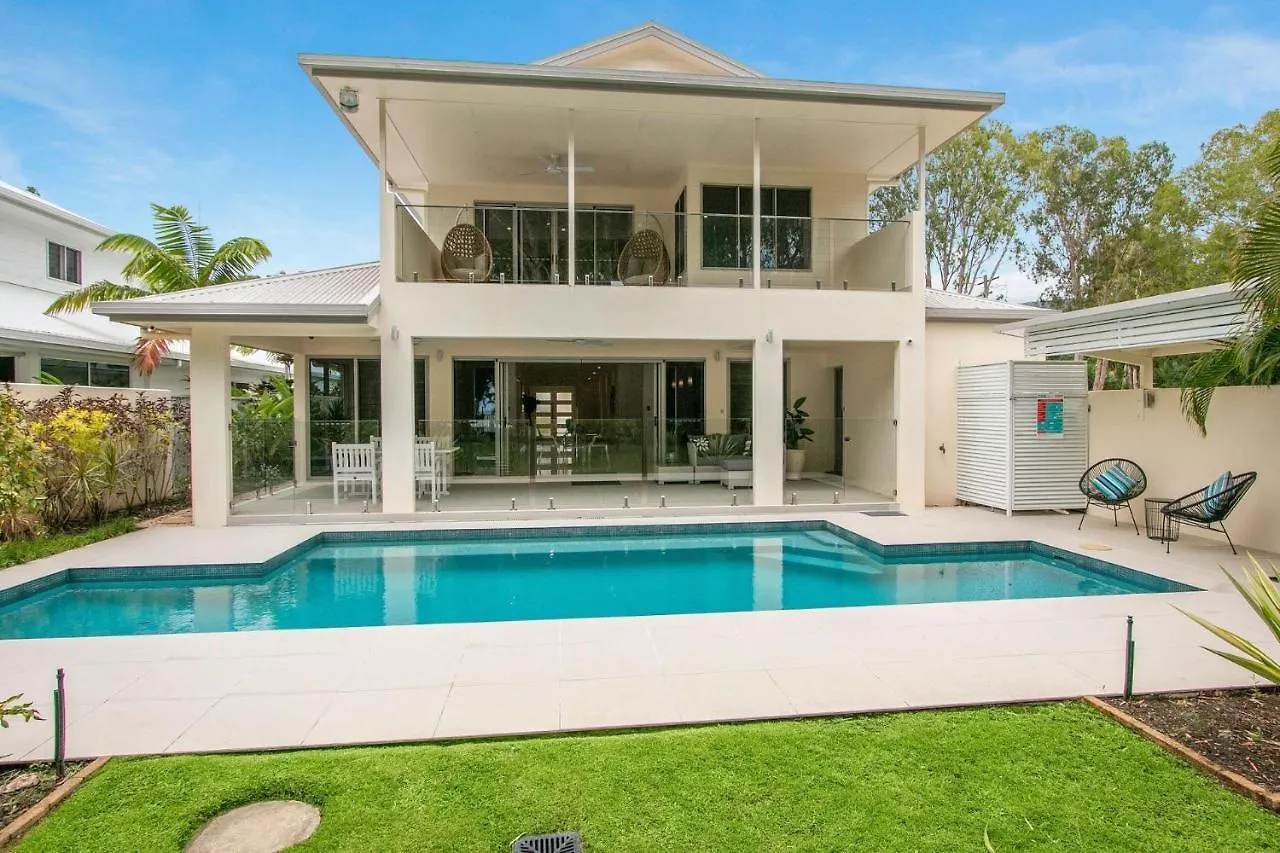 Belle Escapes Absolute Beachfront Luxury Home Kewarra Beach Cairns Australia