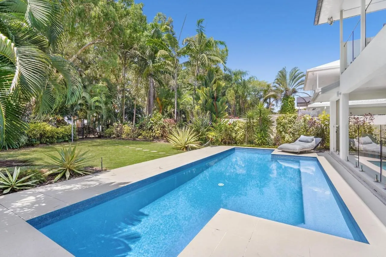 Holiday home Belle Escapes Absolute Beachfront Luxury Home Kewarra Beach Cairns Australia