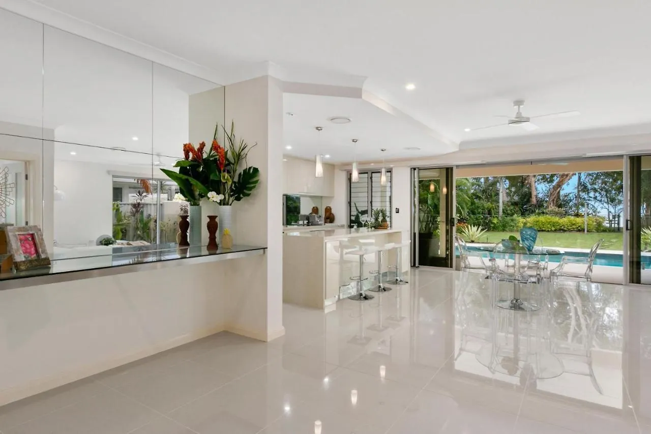 Holiday home Belle Escapes Absolute Beachfront Luxury Home Kewarra Beach Cairns