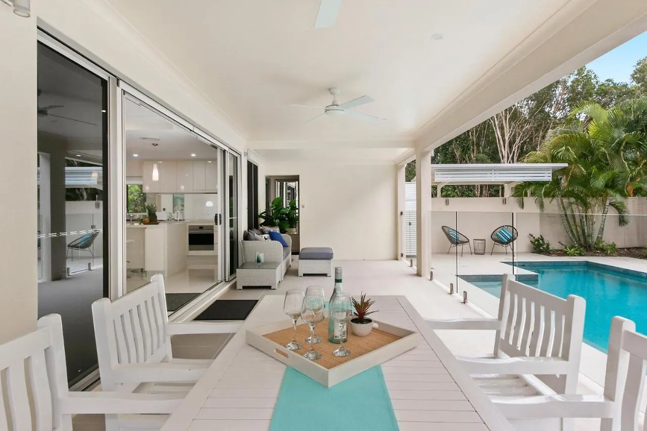 Belle Escapes Absolute Beachfront Luxury Home Kewarra Beach Cairns 0*,  Australia