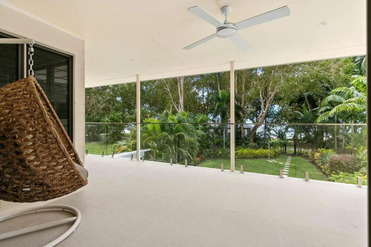 Belle Escapes Absolute Beachfront Luxury Home Kewarra Beach Cairns Australia
