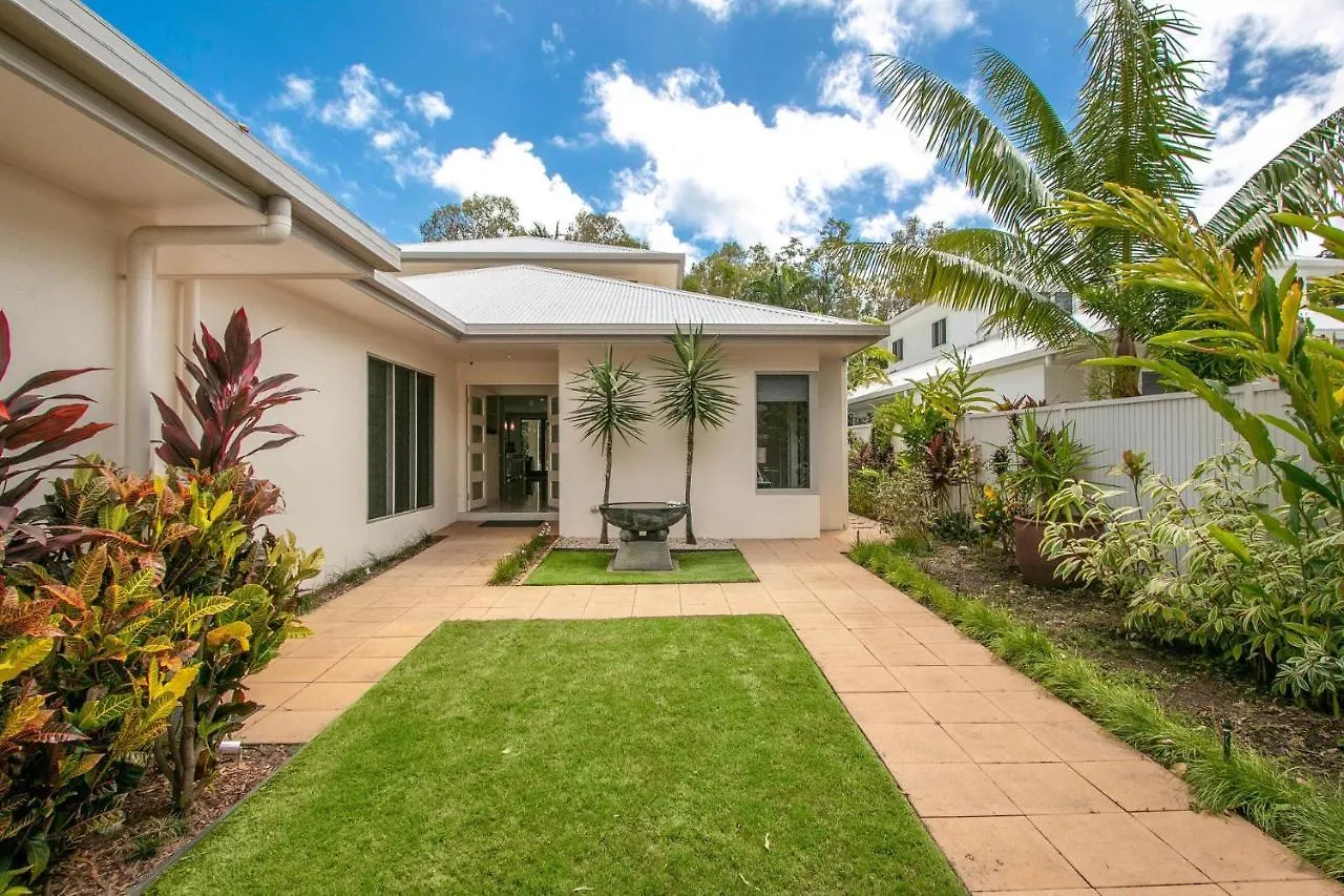 Holiday home Belle Escapes Absolute Beachfront Luxury Home Kewarra Beach Cairns Australia