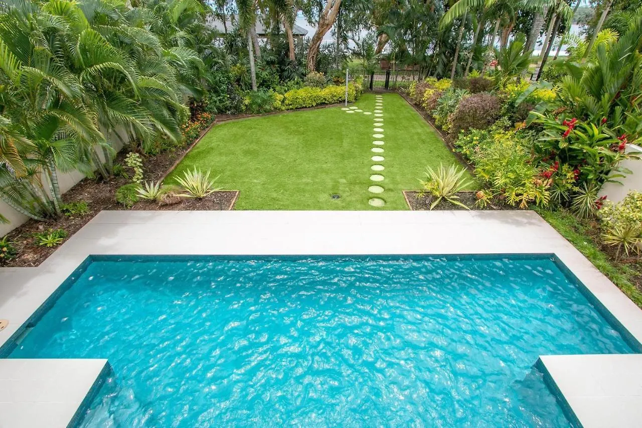 Holiday home Belle Escapes Absolute Beachfront Luxury Home Kewarra Beach Cairns